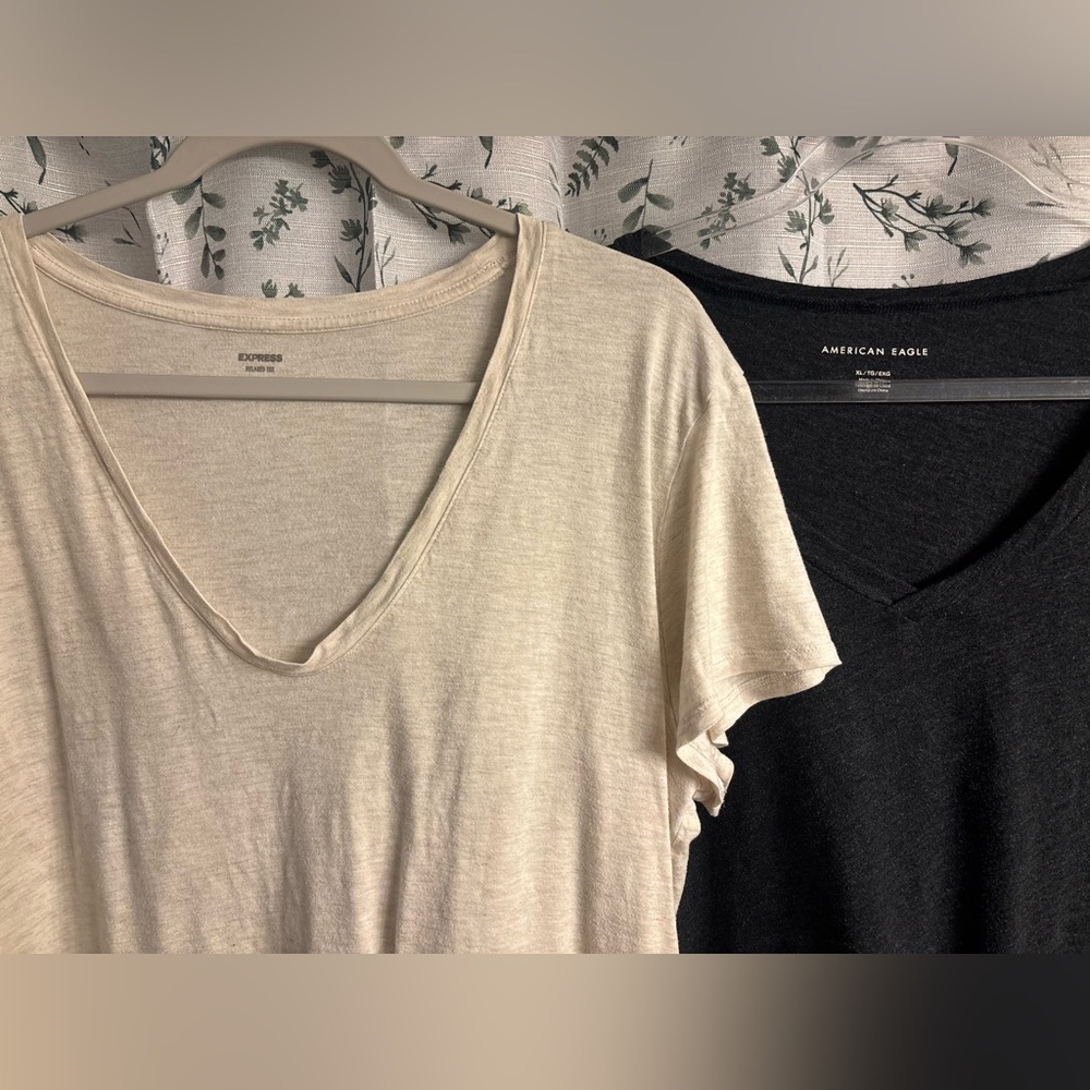 XL Women’s V-Neck T-Shirt Set - Light Tan and Charcoal Gray - Picture 2 of 7
